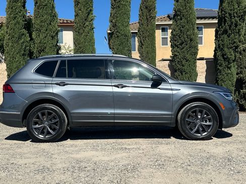 Certified 2023 Volkswagen Tiguan SE FWD image 3