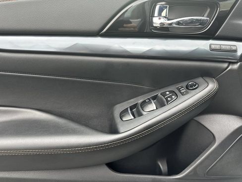 Used 2023 Nissan Maxima SR w/ Sport Mat Group FWD image 17