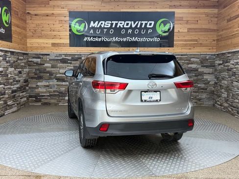 Used 2018 Toyota Highlander XLE AWD/4WD image 18