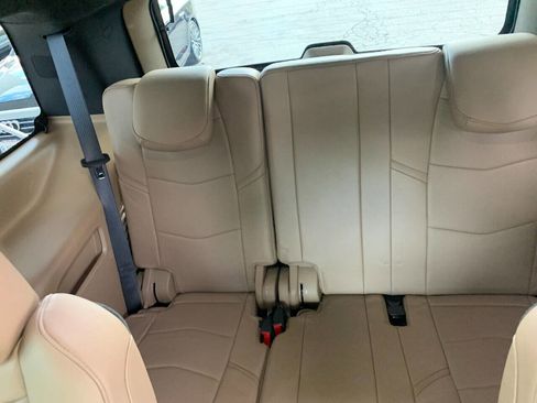 Used 2018 Cadillac Escalade Platinum RWD image 28