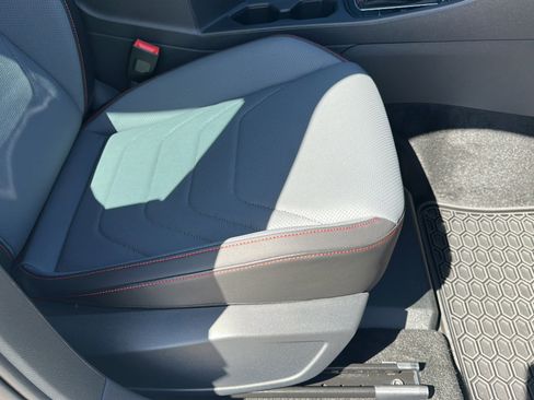 Used 2025 Volkswagen Jetta GLI Autobahn FWD image 25