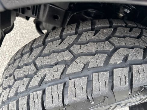 Used 2021 Nissan Frontier SV image 28