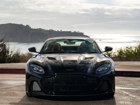 Used 2023 Aston Martin DBS Coupe RWD image 5
