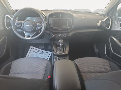 Certified 2025 Kia Soul LX w/ LX Technology Package FWD image 2