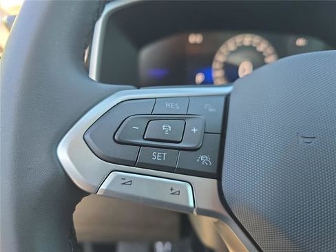 New 2026 Volkswagen Taos SE image 24