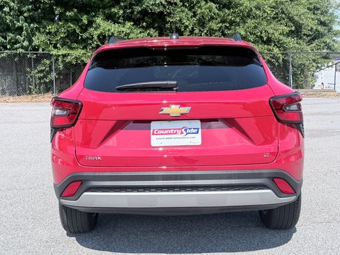 Used 2026 Chevrolet Trax LT FWD image 8