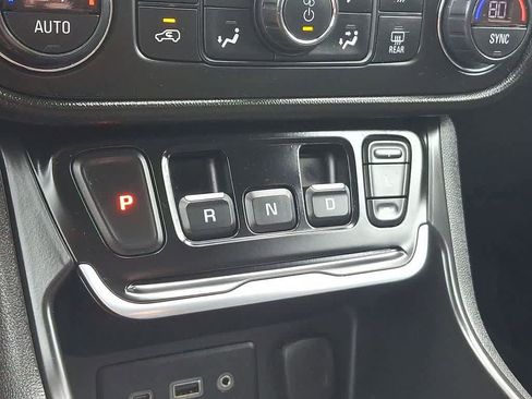 Used 2020 GMC Terrain SLE w/ Driver Convenience Package FWD image 12