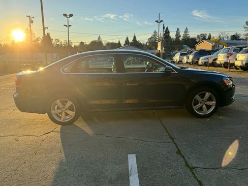 Used 2012 Volkswagen Passat TDI SE image 9