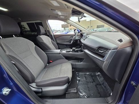 Used 2023 Nissan Rogue SV image 10