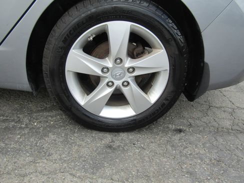 Used 2013 Hyundai Elantra GLS FWD image 29