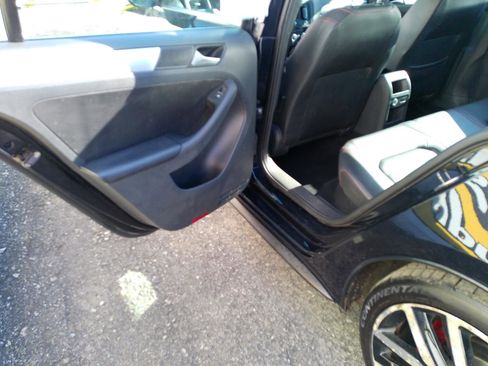 Used 2013 Volkswagen Jetta GLI Autobahn FWD image 32