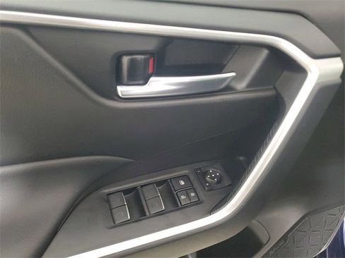 Used 2022 Toyota RAV4 XLE image 19