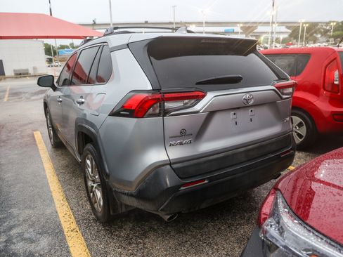 Used 2021 Toyota RAV4 XLE Premium FWD image 8