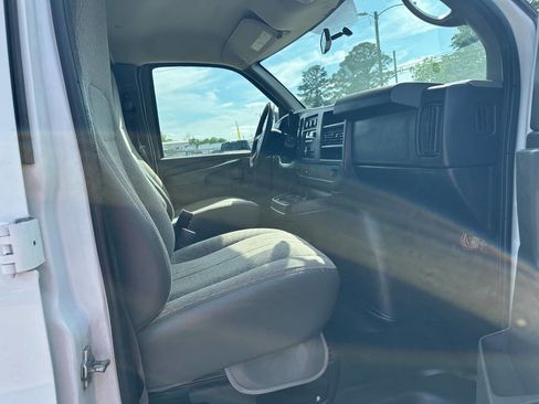 Used 2014 Chevrolet Express 2500 RWD image 29