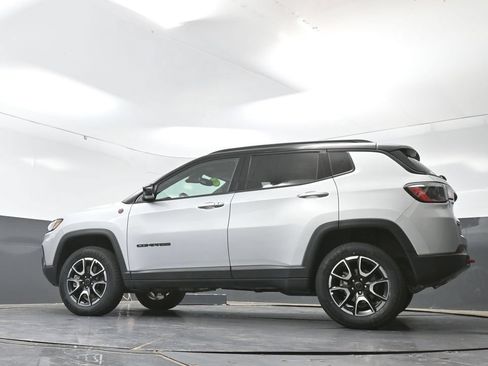 Used 2025 Jeep Compass Trailhawk AWD/4WD image 56