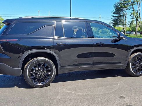 New 2026 Chevrolet Traverse LT w/ Midnight/Sport Edition AWD/4WD image 3