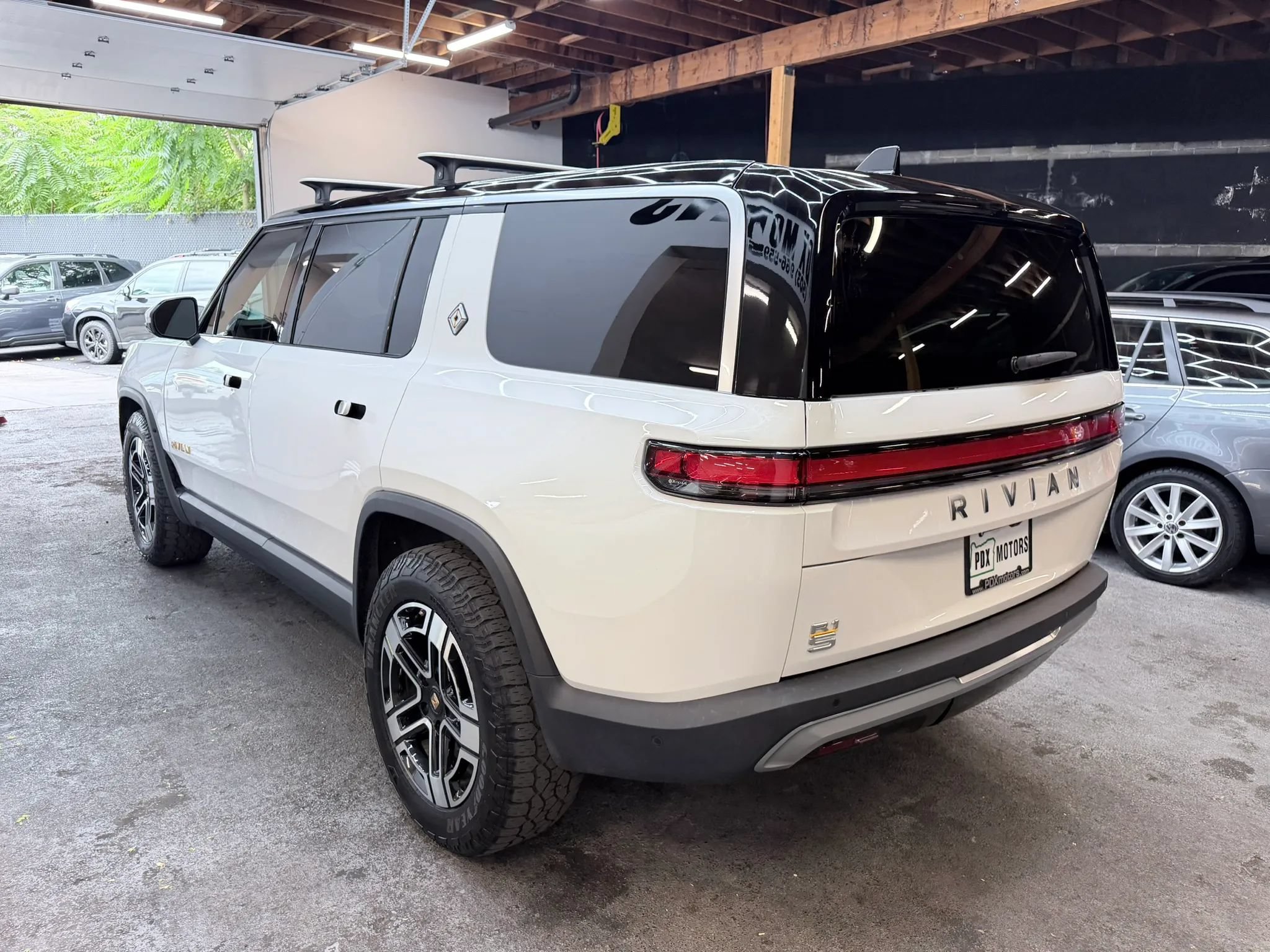 Used 2022 Rivian R1S Launch Edition Quad AWD/4WD image 7