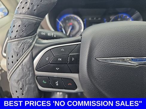 Used 2018 Chrysler Pacifica Touring-L FWD image 18