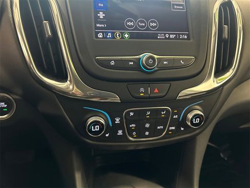 Used 2023 Chevrolet Equinox LT image 24