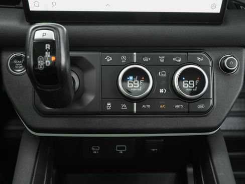 Used 2022 Land Rover Defender 110 SE image 15