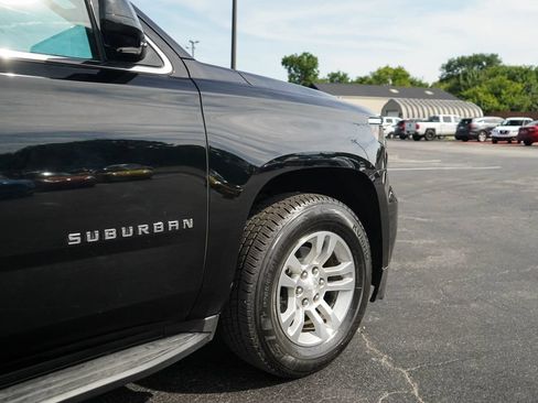 Used 2019 Chevrolet Suburban LT AWD/4WD image 18