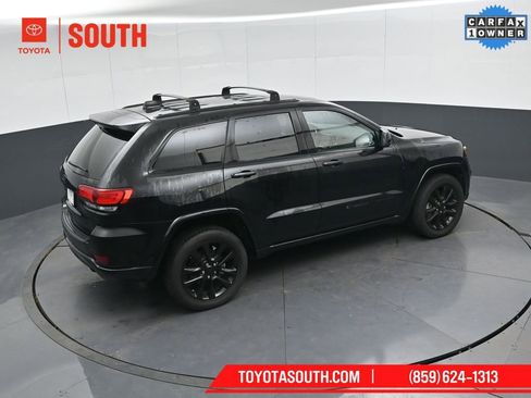 Used 2022 Jeep Grand Cherokee Laredo X image 49