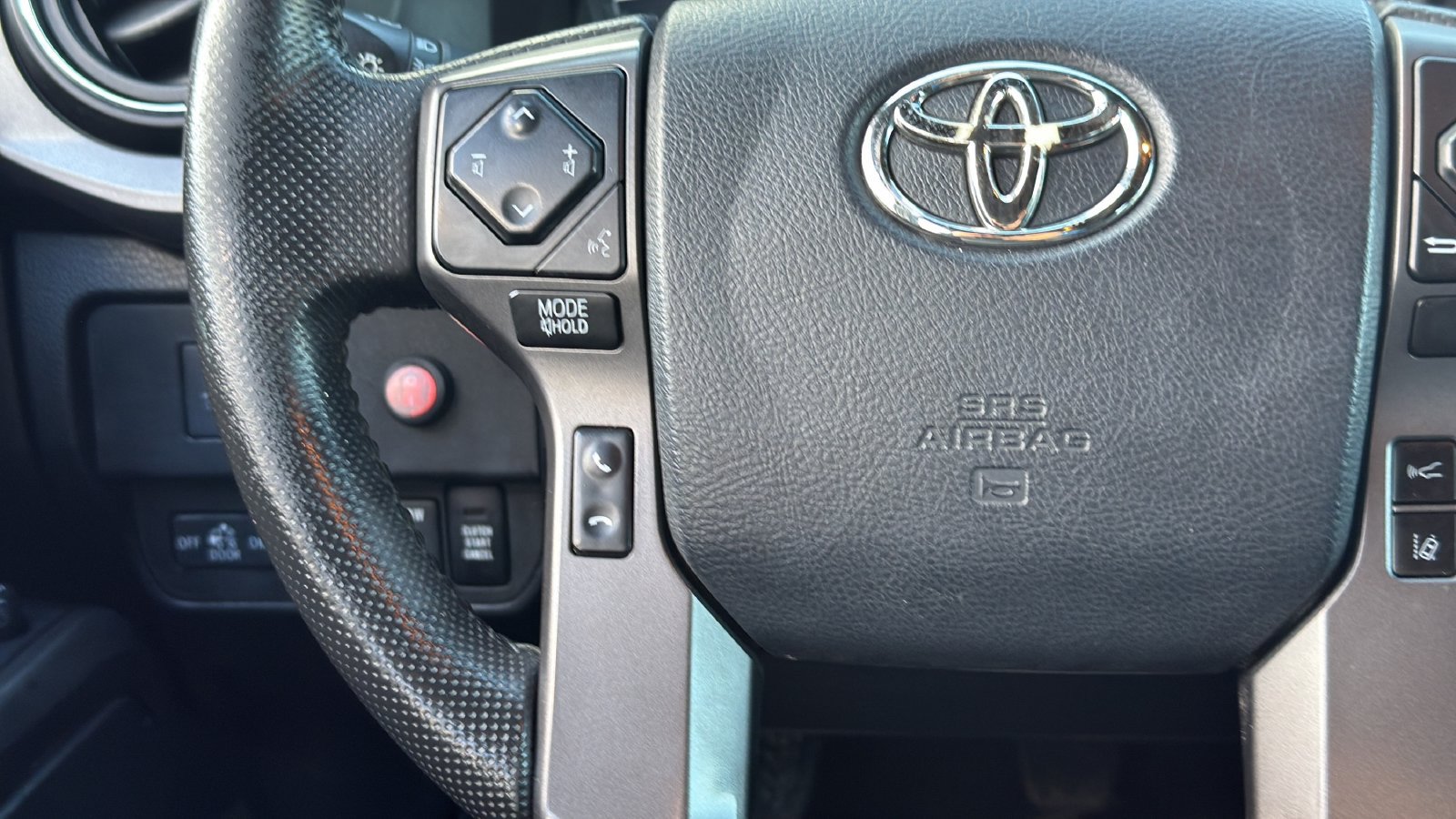 Used 2020 Toyota Tacoma TRD Off-Road w/ TRD Premium Off Road Package AWD/4WD image 16
