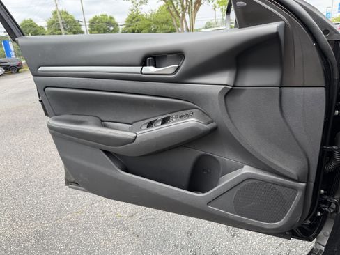 Used 2022 Nissan Altima 2.5 SV FWD image 12