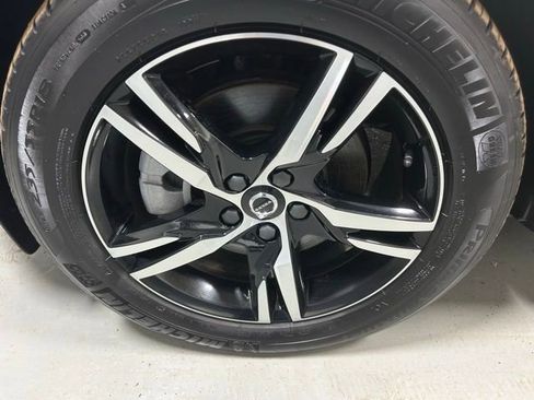 Used 2025 Volvo XC40 B5 Core AWD/4WD image 5