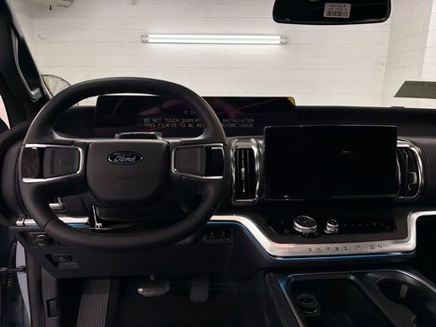 New 2026 Ford Expedition Platinum AWD/4WD image 9
