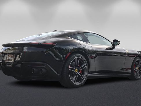 Certified 2022 Ferrari Roma image 3