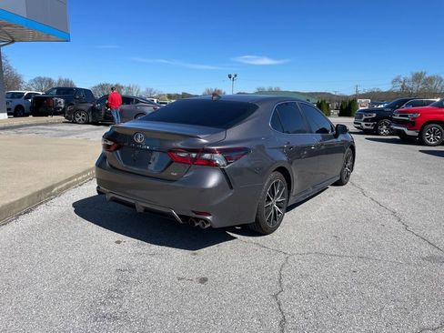 Used 2024 Toyota Camry SE w/ Convenience Package image 8