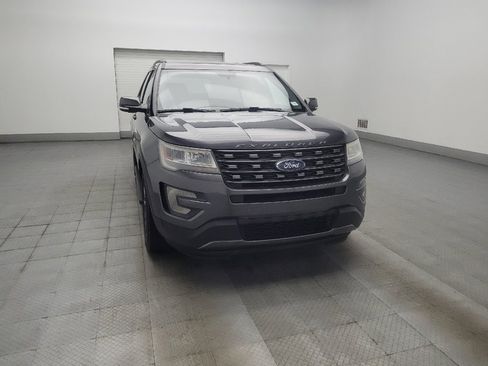 Used 2017 Ford Explorer XLT w/ Equipment Group 202A FWD image 14