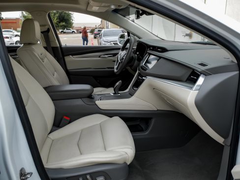 Used 2018 Cadillac XT5 Premium Luxury w/ Driver Assist Package image 32