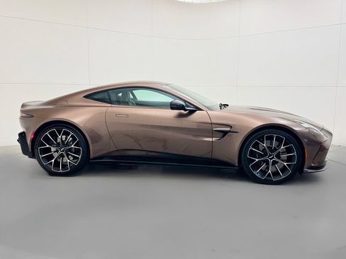 Used 2025 Aston Martin V8 Vantage Coupe image 3