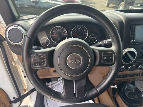 Used 2017 Jeep Wrangler Unlimited Sahara w/ Connectivity Group image 23