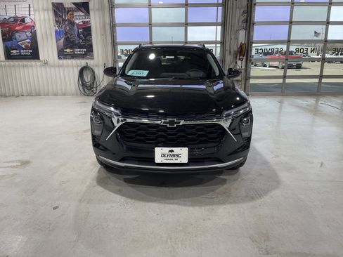 New 2026 Chevrolet Trax LT w/ Driver Confidence Package FWD image 3