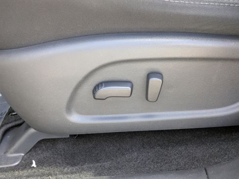 Used 2018 Nissan Pathfinder SV image 23