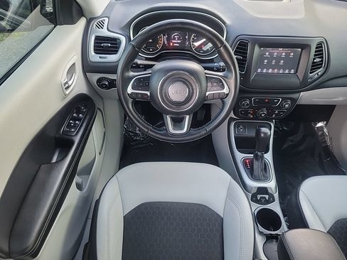 Used 2019 Jeep Compass Latitude FWD image 14