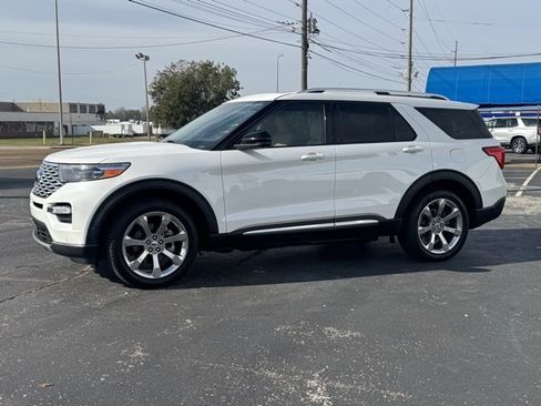 Used 2020 Ford Explorer Platinum w/ Premium Technology Package image 3
