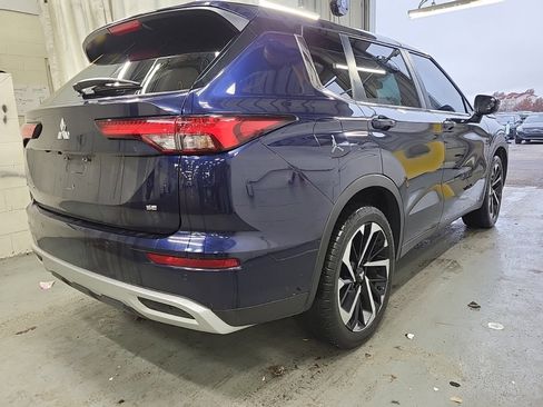 Used 2023 Mitsubishi Outlander SE Black Edition image 6