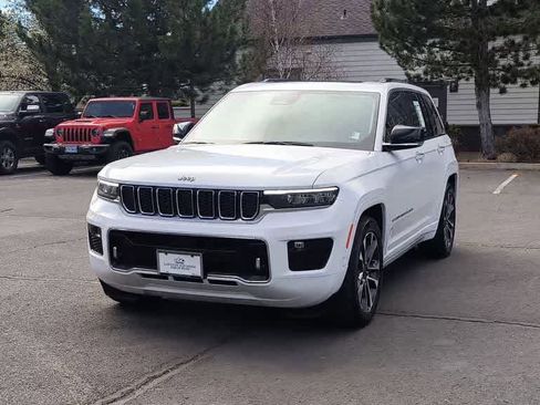 Used 2023 Jeep Grand Cherokee Overland image 4
