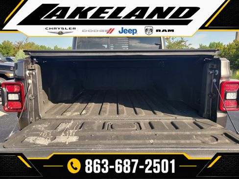 Used 2024 Jeep Gladiator Mojave AWD/4WD image 8