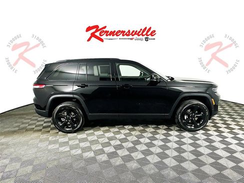 New 2025 Jeep Grand Cherokee Altitude image 8