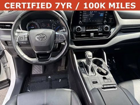 Used 2021 Toyota Highlander XLE image 18