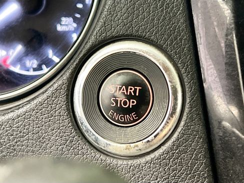 Used 2018 Nissan Rogue SV image 22