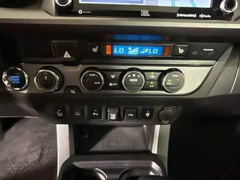 Used 2020 Toyota Tacoma TRD Sport w/ TRD Premium Sport Package AWD/4WD image 22