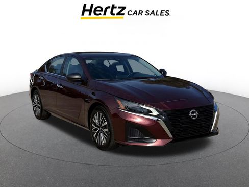 Used 2025 Nissan Altima 2.5 SV image 1