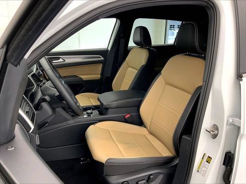Certified 2023 Volkswagen Atlas Cross Sport SE w/ Panoramic Sunroof Package AWD/4WD image 5