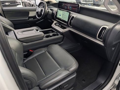 Certified 2025 Ford Expedition Active image 25